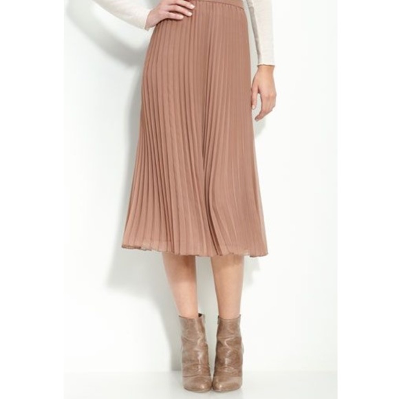 Trouve Dresses & Skirts - ✨HP✨Trouve | Nordstrom Pleated Tan Midi Skirt